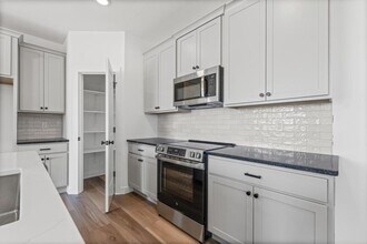 2004 Stone Mountain Pkwy in Columbia, MO - Building Photo - Building Photo