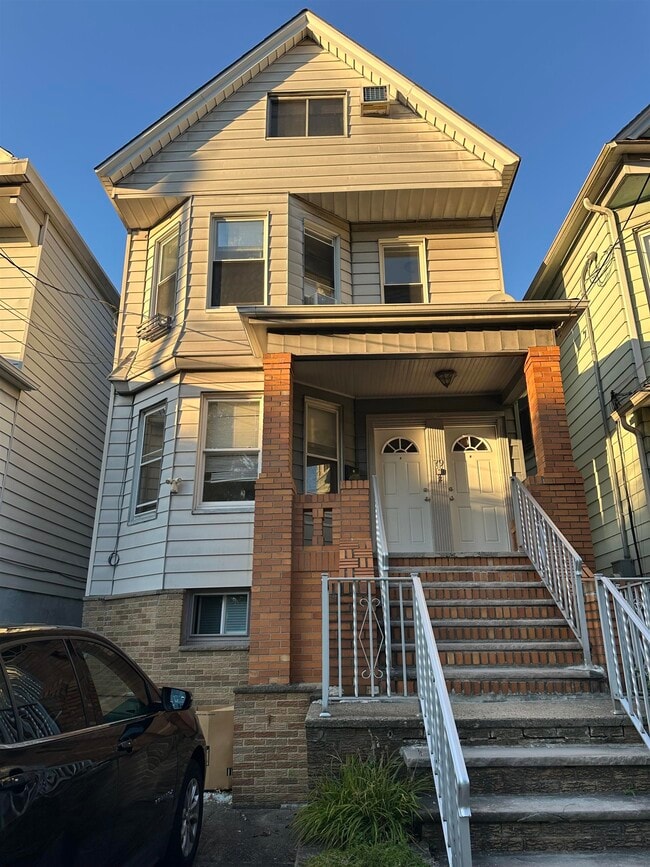 property at 79 W 52nd St