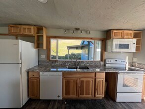 50235 Hermann Prairie Rd in Broadbent, OR - Building Photo - Building Photo