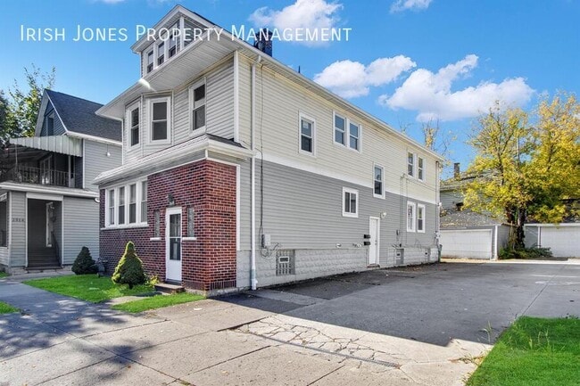 2518 Delaware Ave in Buffalo, NY - Building Photo - Building Photo
