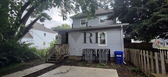 878 Sullivant Ave in Columbus, OH - Building Photo
