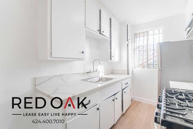 919 S Lake St in Los Angeles, CA - Building Photo - Building Photo