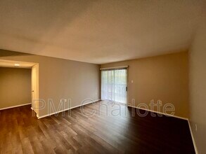 5016 Sardis Rd in Charlotte, NC - Building Photo - Building Photo