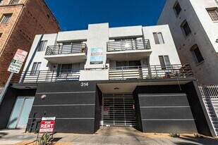 314 South Manhattan Place in Los Angeles, CA - Building Photo
