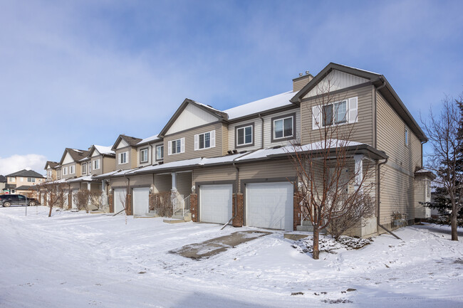 77 Saddletree Crt NE in Calgary, AB - Building Photo - Building Photo