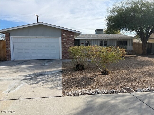 2005 Fontenelle St in Las Vegas, NV - Foto de edificio - Building Photo