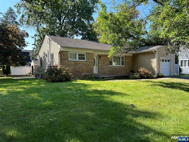 10-11-11 Alexander Ave in Fair Lawn, NJ - Building Photo - Building Photo