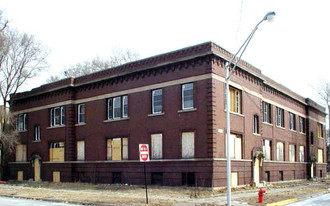 7153 S Parnell Ave Apartments