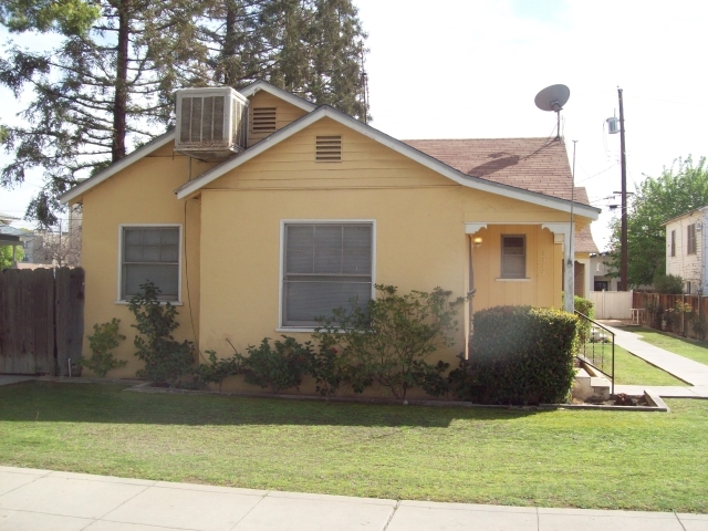 2015 20th St in Bakersfield, CA - Building Photo