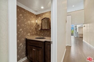 410 S Barrington Ave in Los Angeles, CA - Building Photo - Building Photo