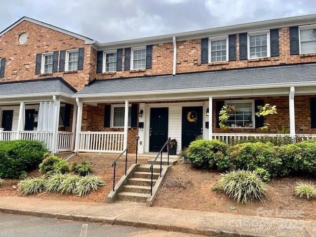 property at 1348 Green Oaks Ln