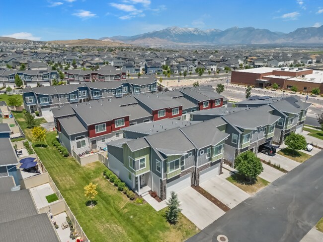 4287 Golden Grv in Eagle Mountain, UT - Building Photo - Building Photo