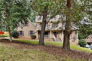 1844 Skyland Glen Dr in Snellville, GA - Building Photo