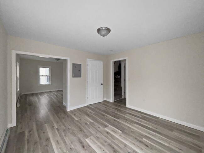 8-10 Varnum St, Unit 10 in Haverhill, MA - Foto de edificio - Building Photo