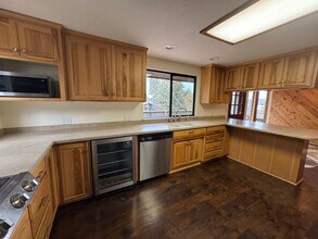 1241 Vista Way in Klamath Falls, OR - Building Photo - Building Photo