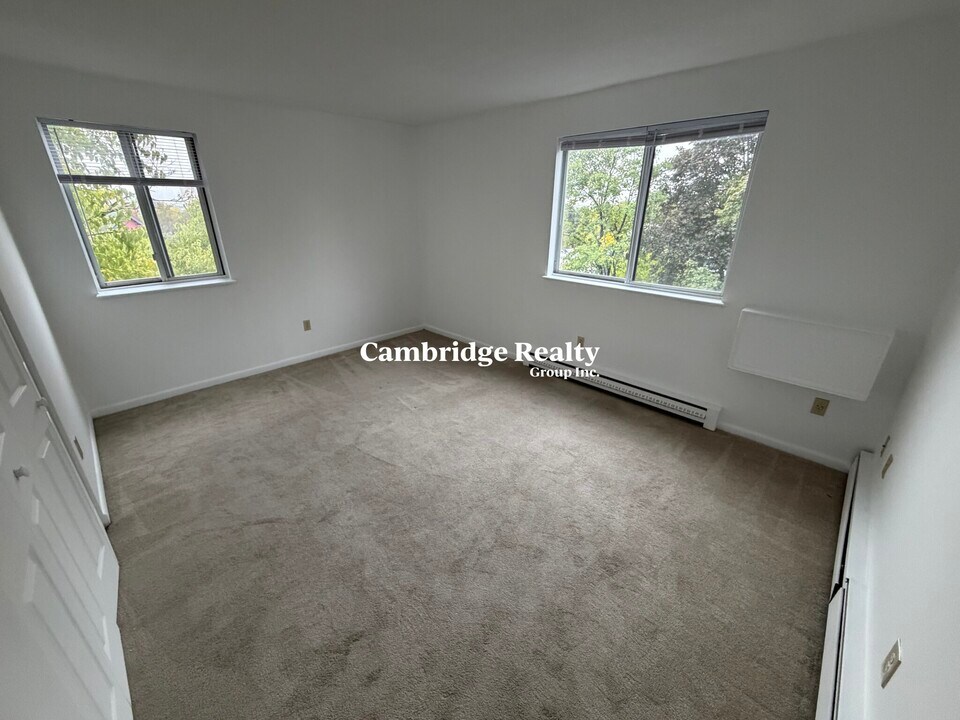 37 Belmont St, Unit T in Somerville, MA - Building Photo