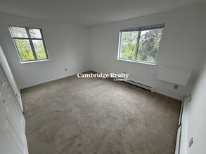 37 Belmont St, Unit T in Somerville, MA - Building Photo - Building Photo