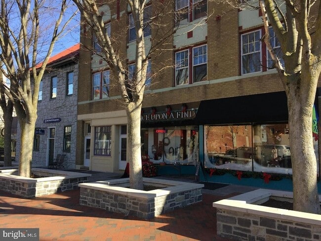property at 44 S Loudoun St