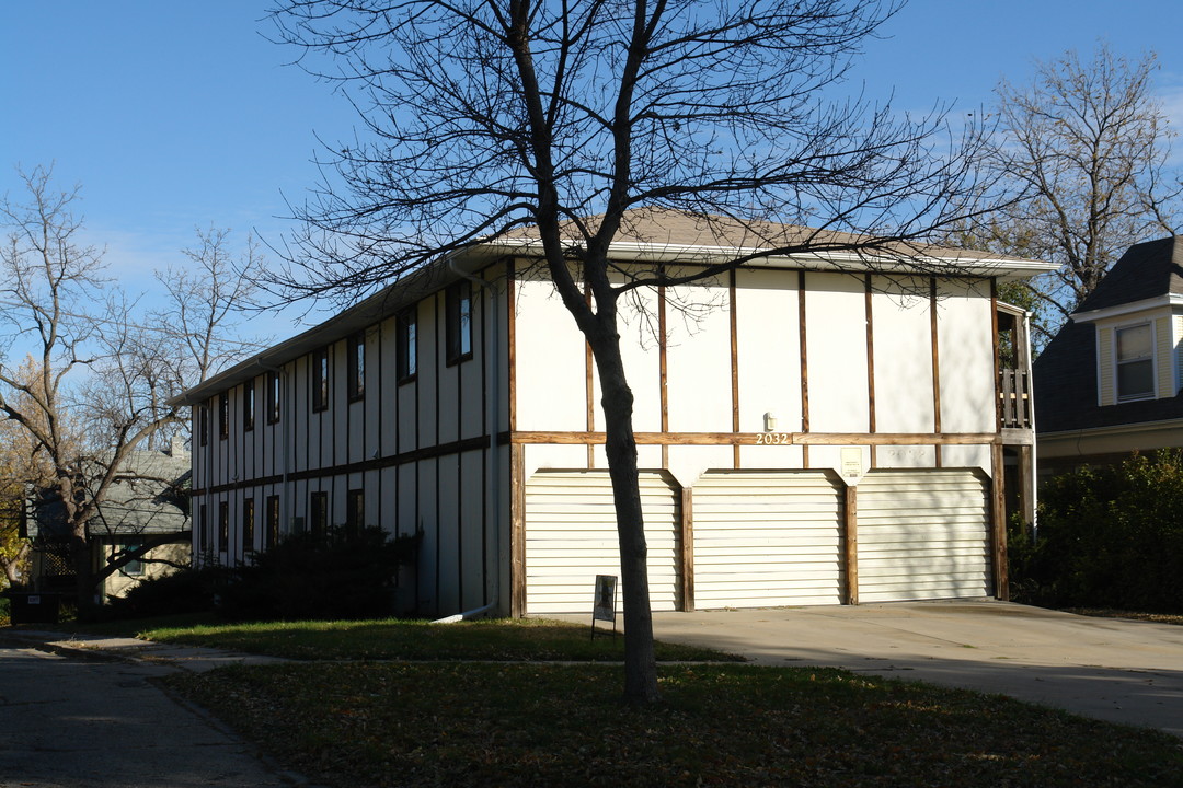 2032 E St in Lincoln, NE - Foto de edificio