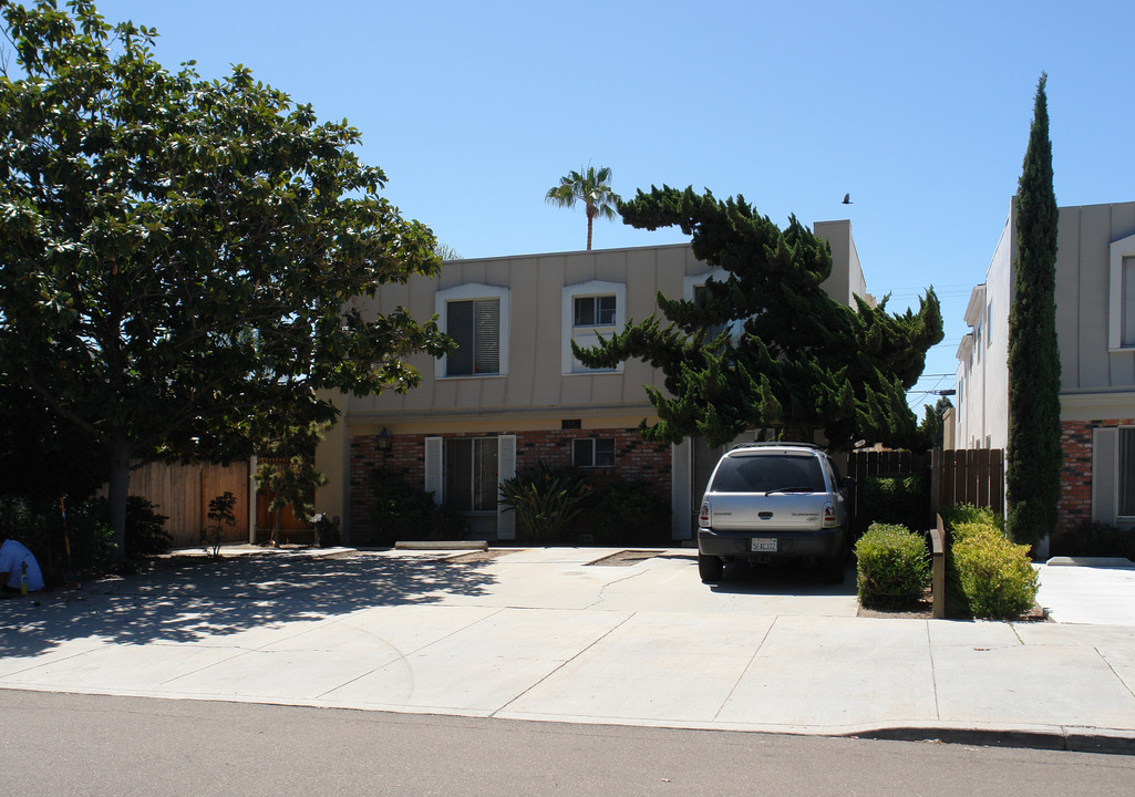 Chalcedony Apartments in San Diego, CA - Building Photo