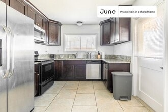 Room in Shared 7 bed/3 bath home in San Diego, CA - Foto de edificio - Building Photo