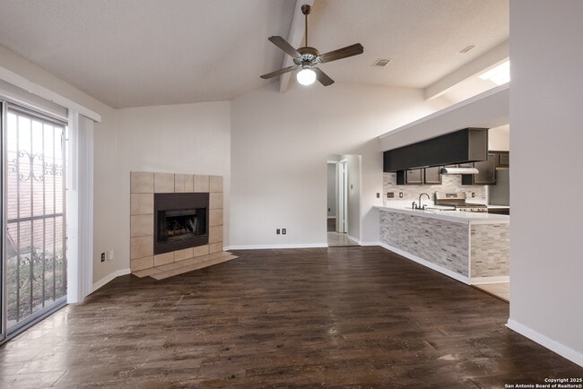 6307 Candlecrest Ct in San Antonio, TX - Building Photo - Building Photo