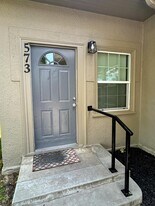 573 N Minaret Ave in Turlock, CA - Building Photo