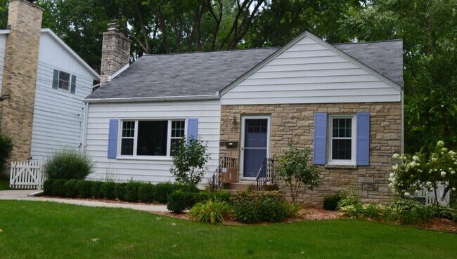 418 Shepard Ter in Madison, WI - Foto de edificio - Building Photo
