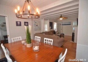 507 Bayberry Walk in Ocean Beach, NY - Foto de edificio - Building Photo