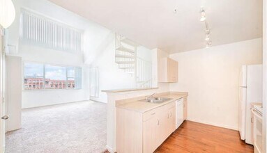302 Gray St in Houston, TX - Building Photo - Building Photo