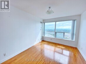 36 Lee Centre Dr in Toronto, ON - Building Photo - Building Photo