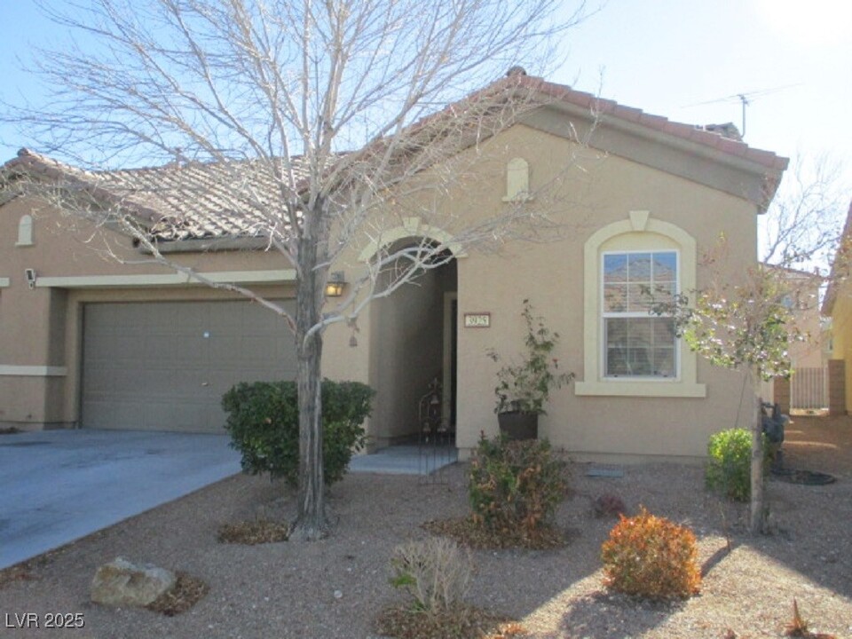 3925 Jamison Park Ln in North Las Vegas, NV - Foto de edificio