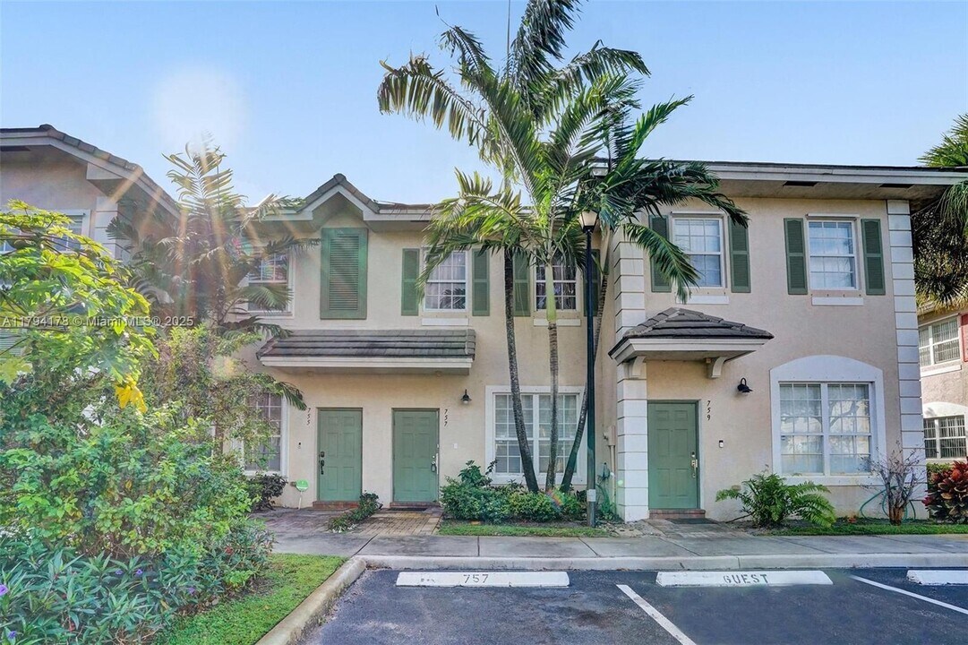 757 NW 42nd Ave in Plantation, FL - Building Photo
