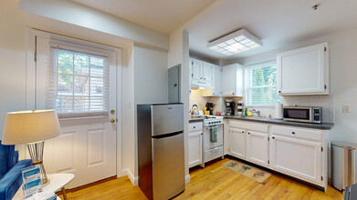 23 Jay St, Unit A in Cambridge, MA - Building Photo - Building Photo