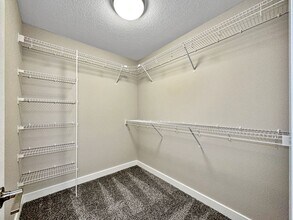 9122 Calvin Dr in West Des Moines, IA - Building Photo - Building Photo