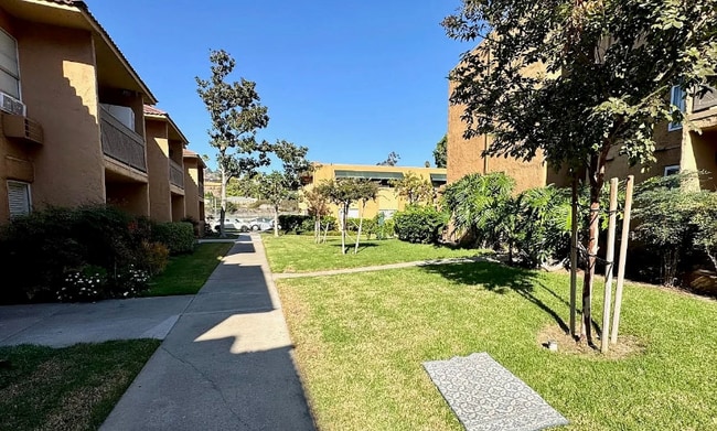 6901 Alvarado Rd, Unit 2 in San Diego, CA - Foto de edificio - Building Photo