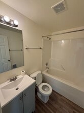 1075 Kees St in Lebanon, OR - Building Photo - Building Photo