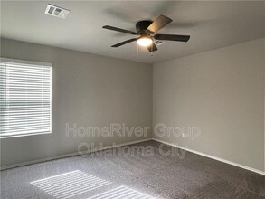 1504 Sandstone Dr in Noble, OK - Building Photo - Building Photo