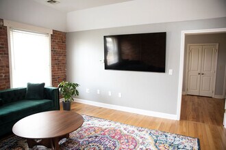 368 Broadway, Unit 2 in Albany, NY - Building Photo - Building Photo
