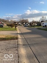 5321 Gainsborough Ct in Indianapolis, IN - Foto de edificio - Building Photo