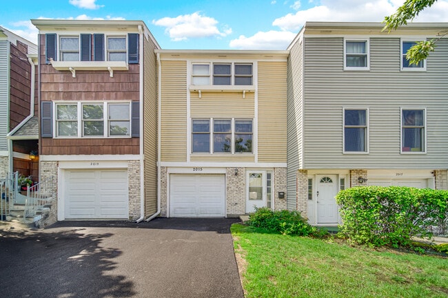 property at 2015 Oxford Ct