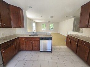 46 Stoneridge Cir in Stamford, CT - Building Photo - Building Photo