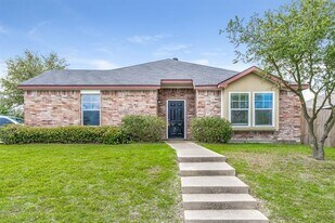 1611 Emily Ln in Seagoville, TX - Building Photo