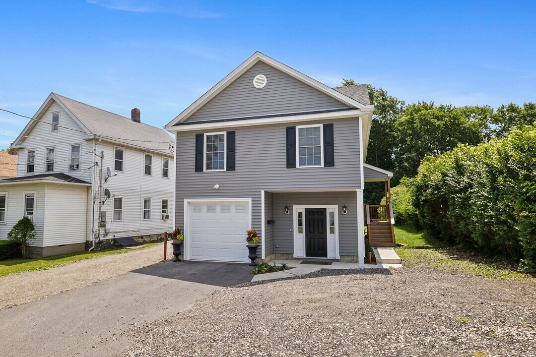 112A Westville Ave in Danbury, CT - Building Photo