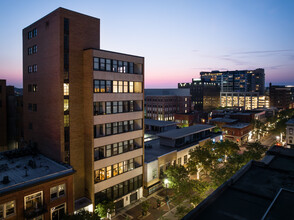 Peregrine Tower in Kalamazoo, MI - Foto de edificio - Building Photo