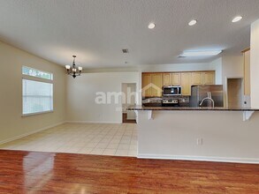 2061 Jimmy Ln in Jacksonville, FL - Foto de edificio - Building Photo