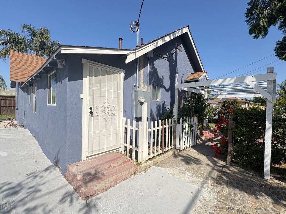 1143 N F St in Stockton, CA - Building Photo