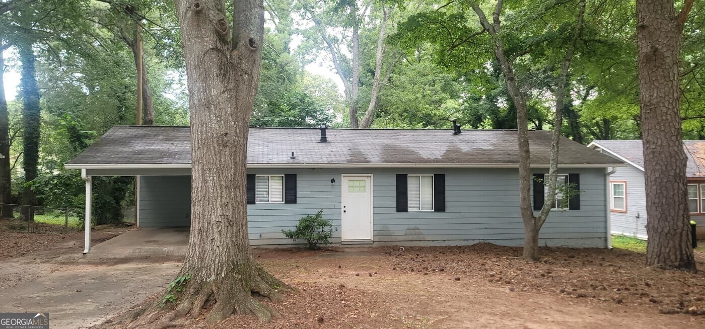 6627 Bent Creek Dr in Rex, GA - Building Photo