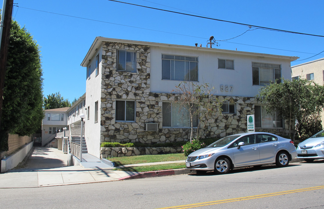 527 S Barrington Ave in Los Angeles, CA - Building Photo