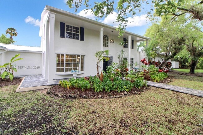 6900 SW 104th St in Pinecrest, FL - Building Photo - Building Photo